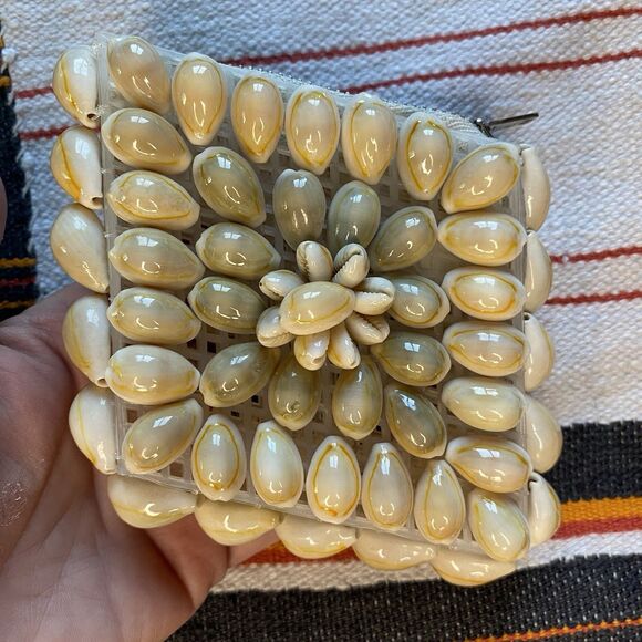 Vintage Cowrie Seashell Coin Purse. Handcrafted. No Chips. Boho. - Picture 5 of 5